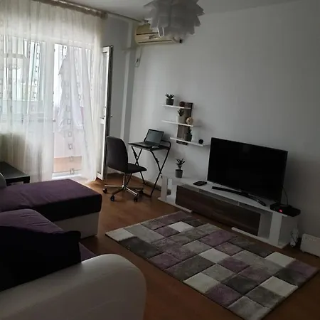Апартаменти One Bedroom Elias Hospital